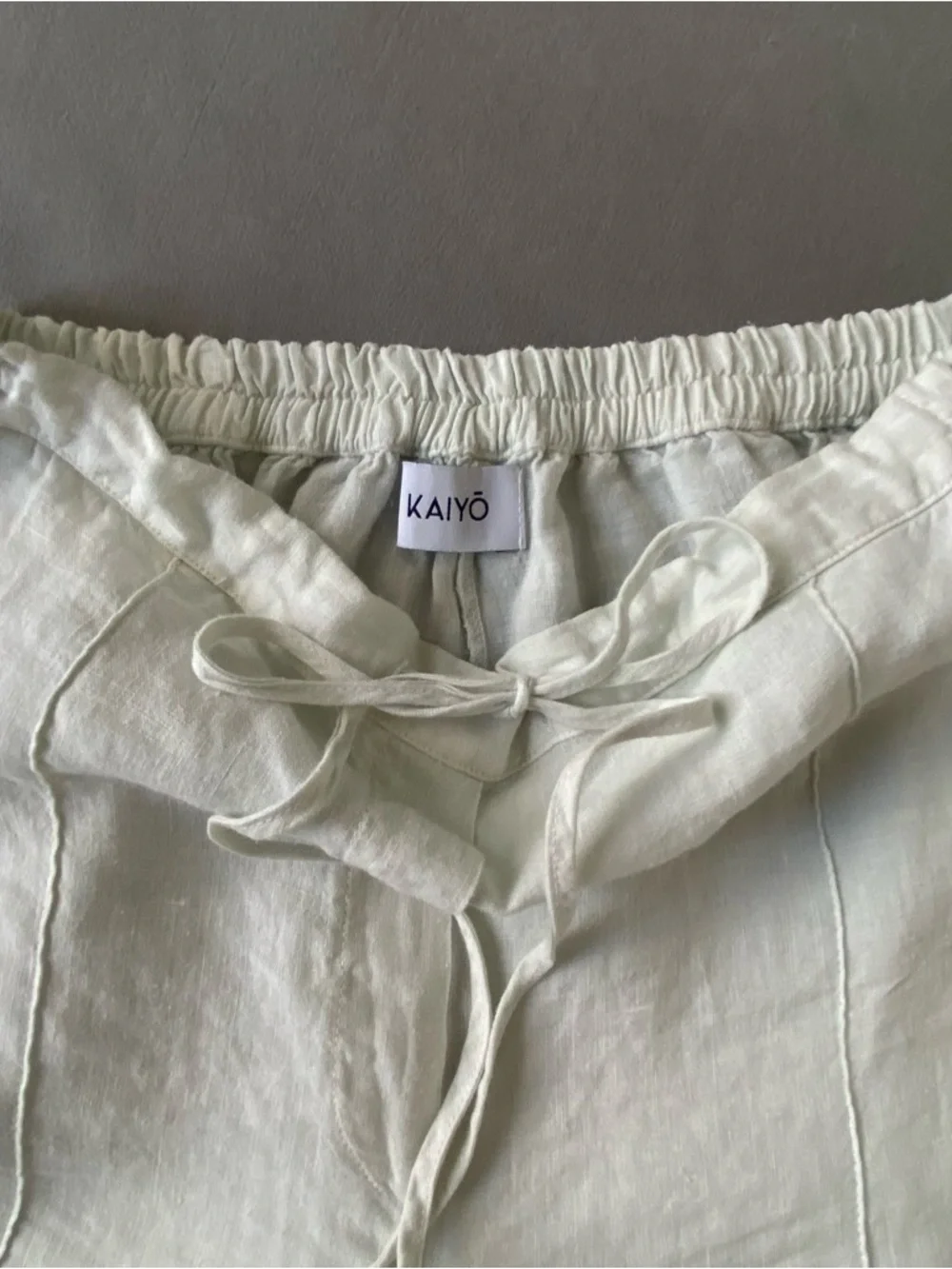 Soft Linen Set with Shell Buttons - Picture 13 of 16